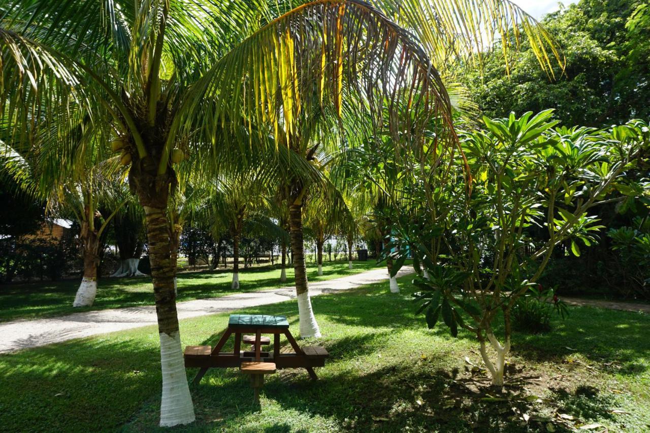 Mana Kai Camping & Cabins Сан Игнасио Екстериор снимка